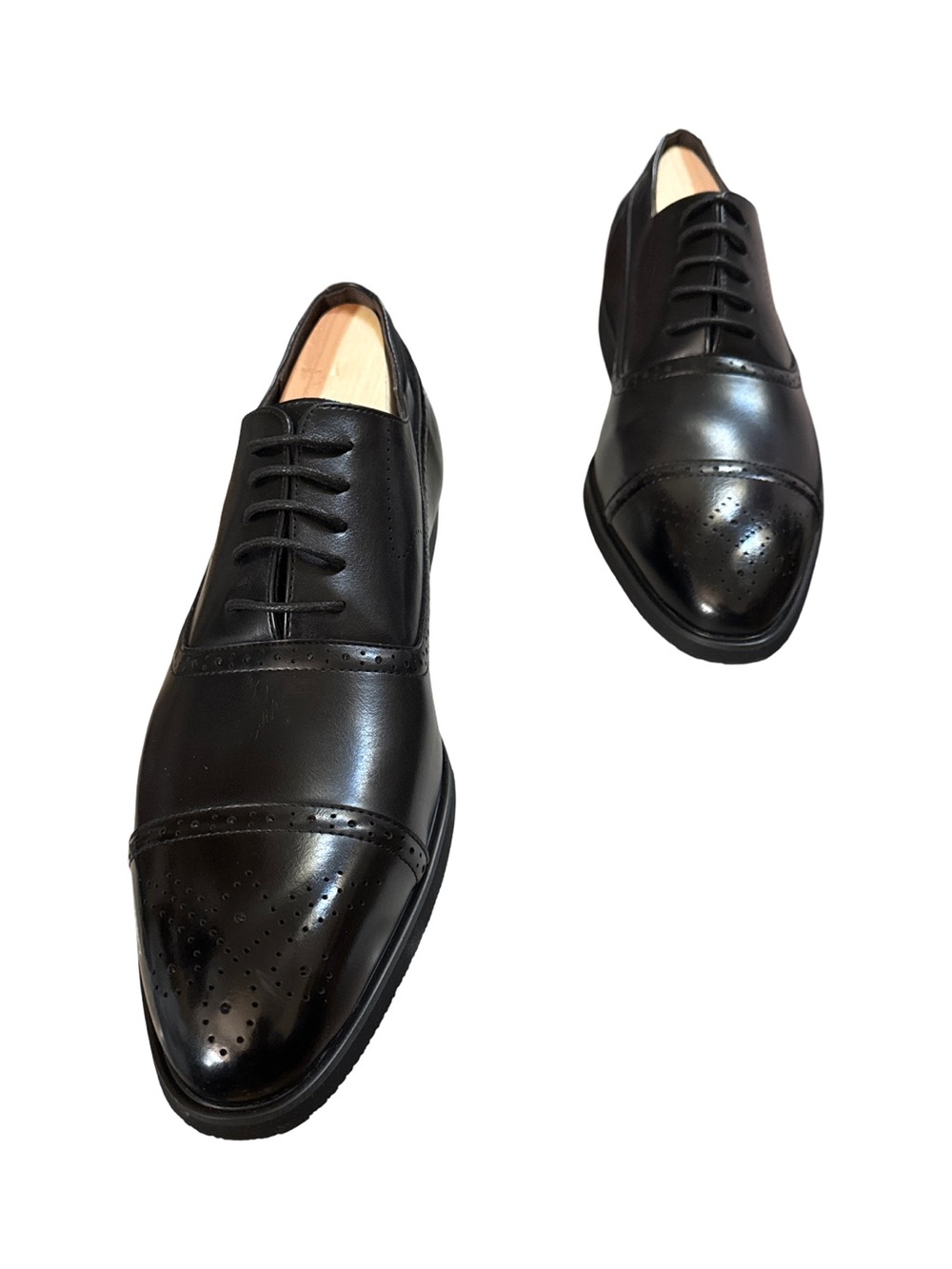 Classic Men’s Black Leather Cap-Toe Oxfords - Picture 3 of 9